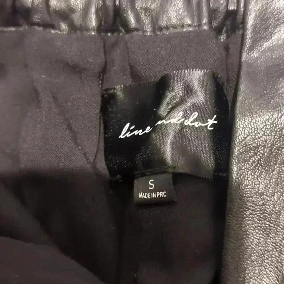 Line and dot faux leather high waisted shorts - Picture 12 of 12